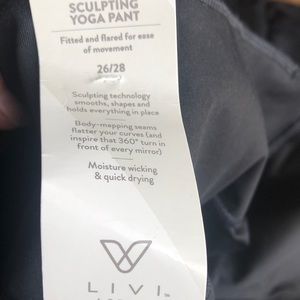 Sculpting yoga pant size 26/28